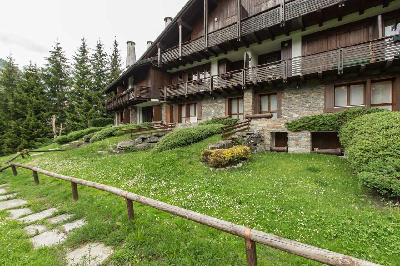 Joivy Superb Apartments For 6 With Mountain View And Garden In Courmayeur Eksteriør bilde