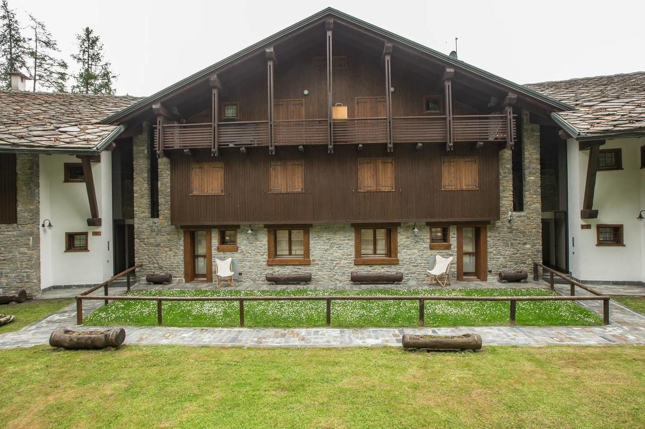 Joivy Superb Apartments For 6 With Mountain View And Garden In Courmayeur Eksteriør bilde