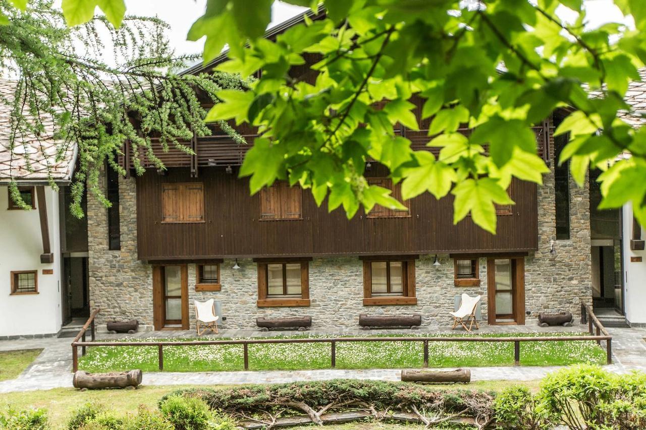 Joivy Superb Apartments For 6 With Mountain View And Garden In Courmayeur Eksteriør bilde