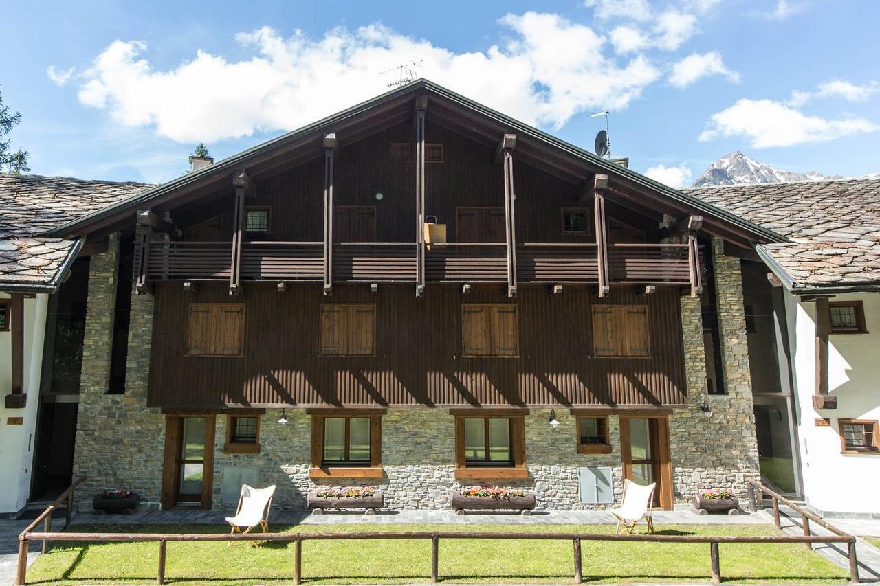 Joivy Superb Apartments For 6 With Mountain View And Garden In Courmayeur Eksteriør bilde
