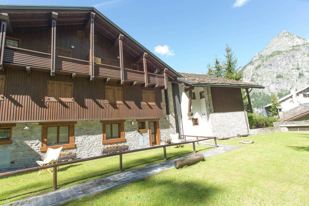 Joivy Superb Apartments For 6 With Mountain View And Garden In Courmayeur Eksteriør bilde