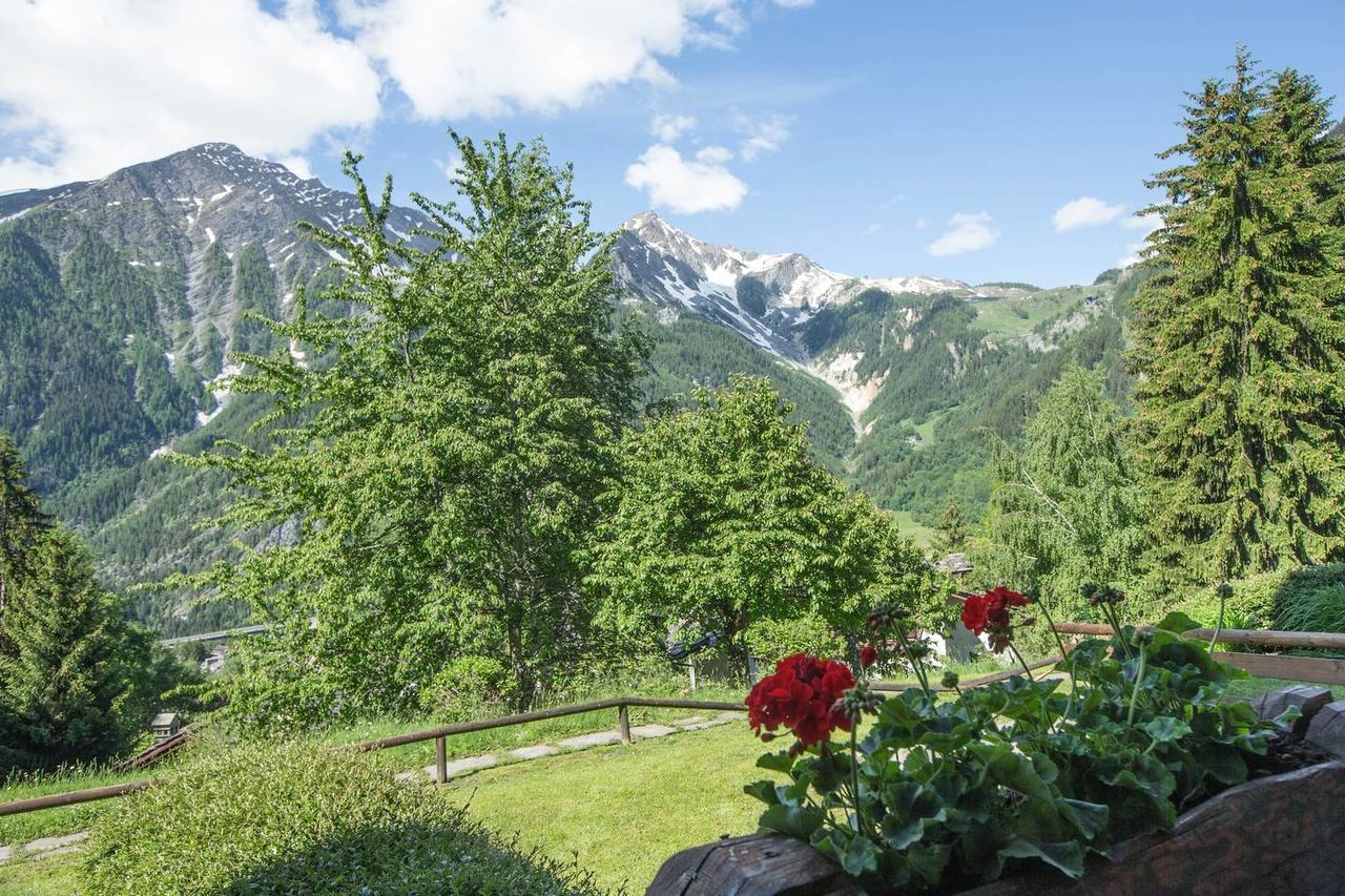 Joivy Superb Apartments For 6 With Mountain View And Garden In Courmayeur Eksteriør bilde