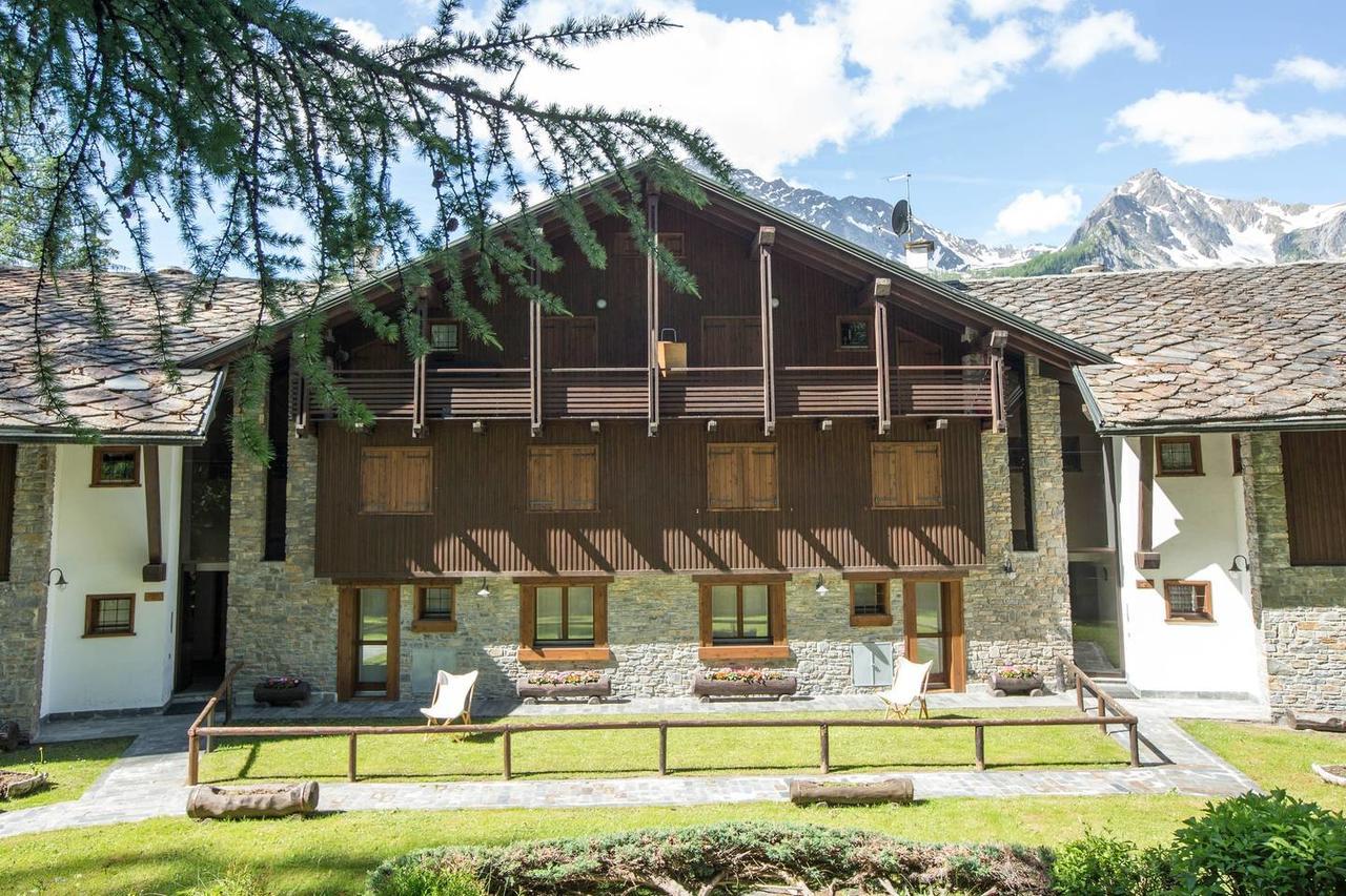 Joivy Superb Apartments For 6 With Mountain View And Garden In Courmayeur Eksteriør bilde