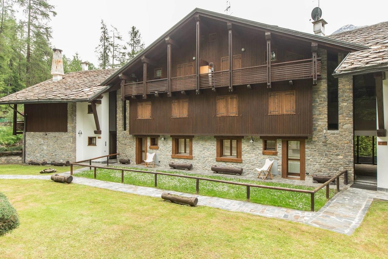 Joivy Superb Apartments For 6 With Mountain View And Garden In Courmayeur Eksteriør bilde